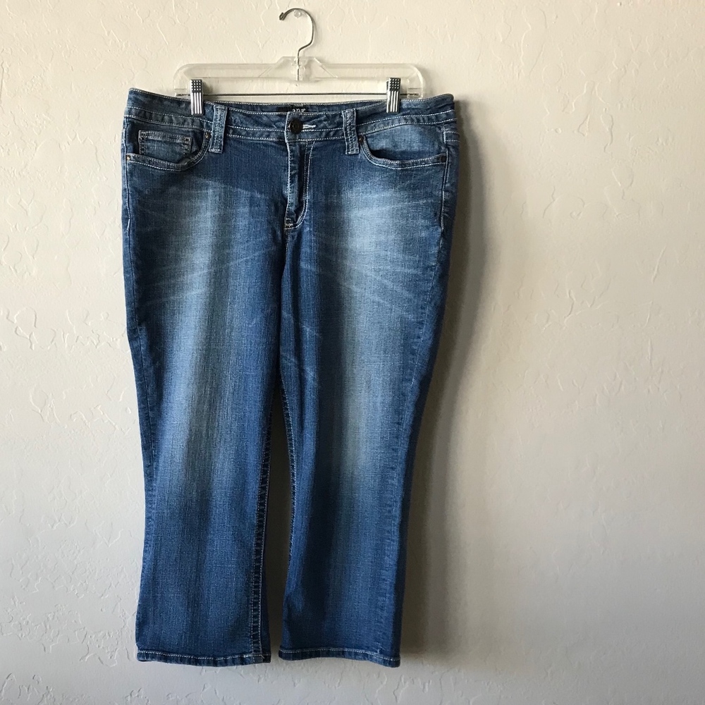 ANA (A NEW APPROACH) JEAN CAPRI!